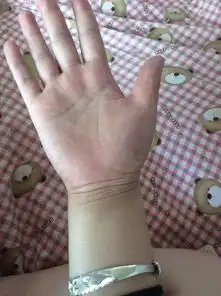 女生手纹很多命运会很坎坷么,她们看我手说手纹多说我命不好﹏