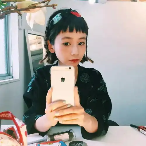 这6个招牌pose,让你摆脱千篇一律的自拍