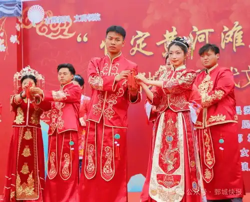 抵制高额彩礼倡导文明婚俗菏泽这里举行集体婚礼...