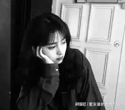 刚领完结婚证,男孩收到了一条晴天霹雳的信息
