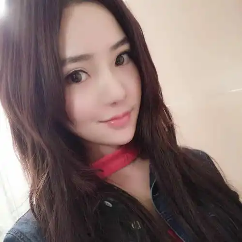 叶林柒模特界新起之秀,备受时尚界关注