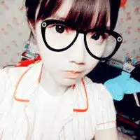 求女生头像4个阿宝色带镜框,男生头像3个阿宝色带镜框