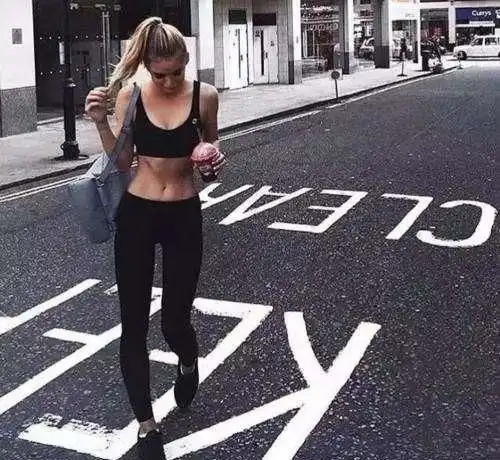 女生腹肌训练效果不好避开这4点错误,让腹肌显露出来