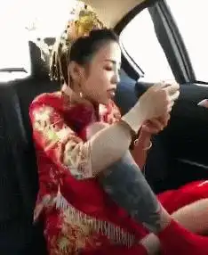 搞笑gif这种女生我真不敢娶,我害怕他喝多了,揍我