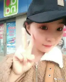 法语专业女生静怡每天用法语写日记