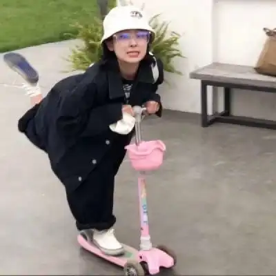 傻雕雕女生头像
