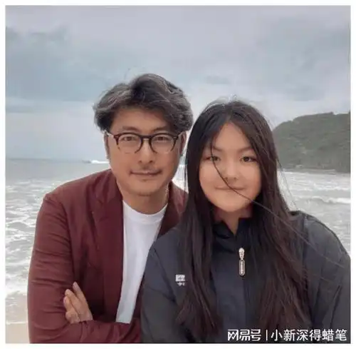 又有新欢王岳伦被拍与年轻美女现身机场,互动亲密不惧镜头