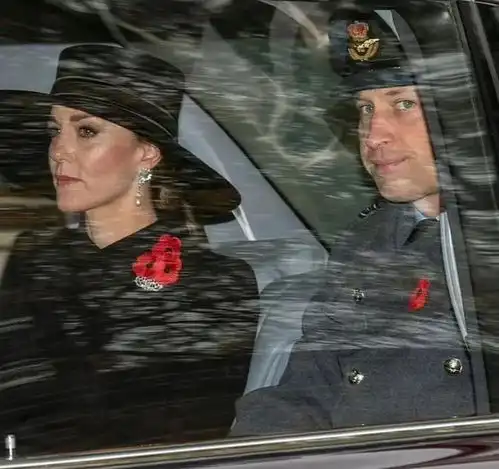 女王去世后首个追思活动凯特和卡米拉相视一笑,查尔斯很伤心