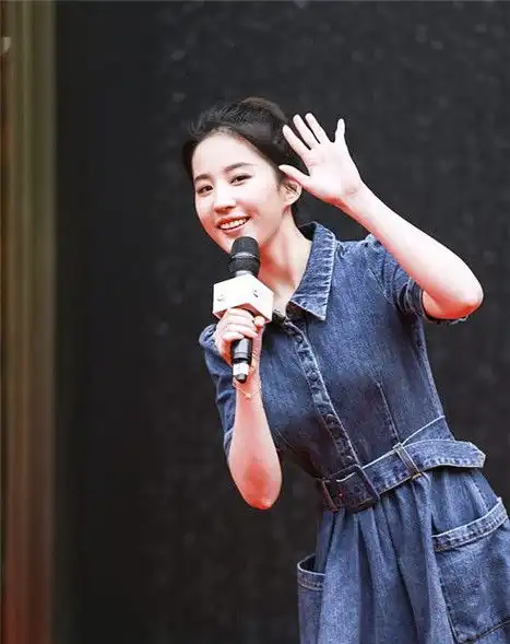 刘亦菲瘦身后回归女神状态皮肤白皙少女感十足