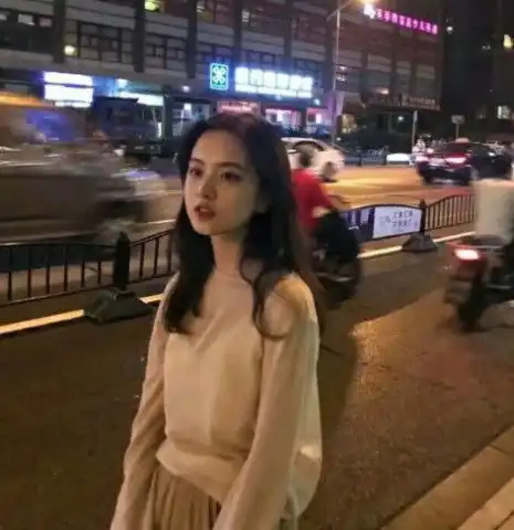 大猪蹄子喜欢你才会给你发这些qq消息,你别装作不知道了