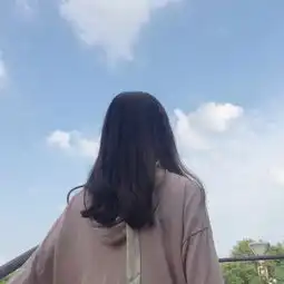 手机微信上,蓄意那样陪你玩笑的男生,早已爱着你情至最深处了