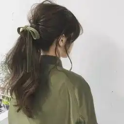 头发别着急剪,这样扎起来清爽又好看