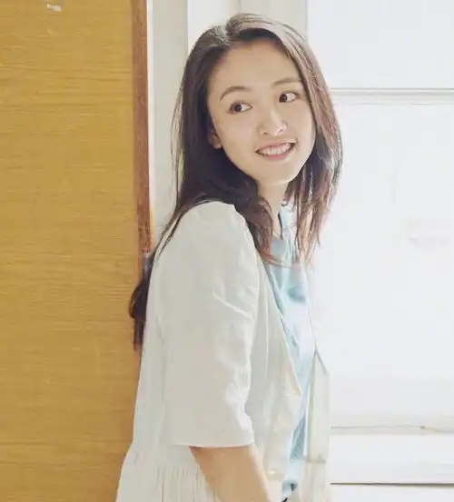 26岁武大校花新剧演16岁少女,看完她穿衣,我学会了装嫩