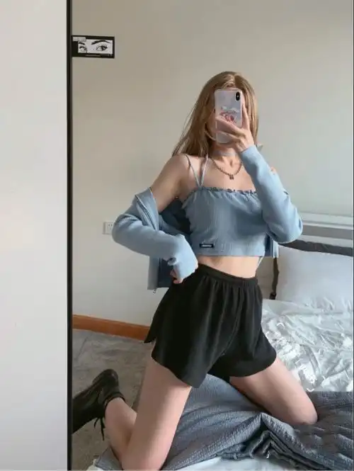 吊带配裙子烂大街搭配热裤是火辣女孩,搭配牛仔阔腿裤时髦炸街