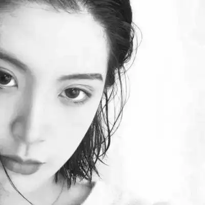 高冷气质女神头像黑白,女人努力为自己而活