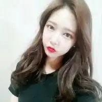 长发女生回头图片黑白微信头像图片大全
