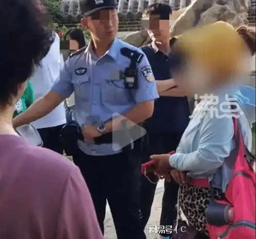 14岁女孩500元卖头发,被商贩剪的不忍直视,遭民警怒斥