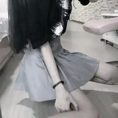 我携着满腔孤勇在黑夜里奔走逃qq女生头像我要个性网