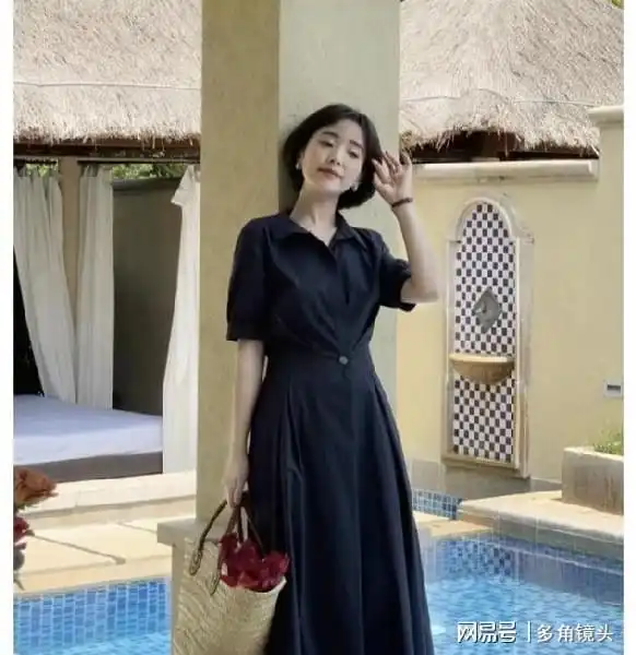 上了年纪的女人,体态穿搭决定你的气质看何超琼就知道了