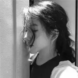 黑白超拽女生头像往事不回头以后不将就