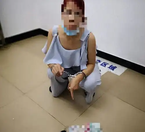 27岁年轻女子出租屋内卖淫,价格离谱,民警查处后,纷纷掏出了钱