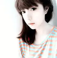 谁能帮我配个情侣的女头像啊