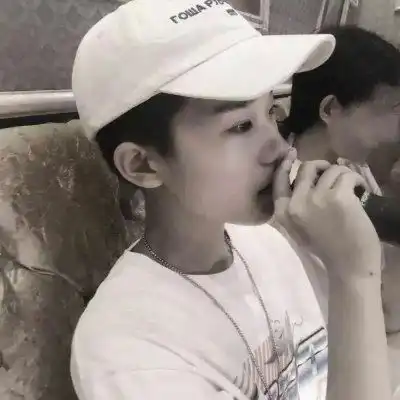 超拽霸气男生头像社会人有纹身戴耳钉