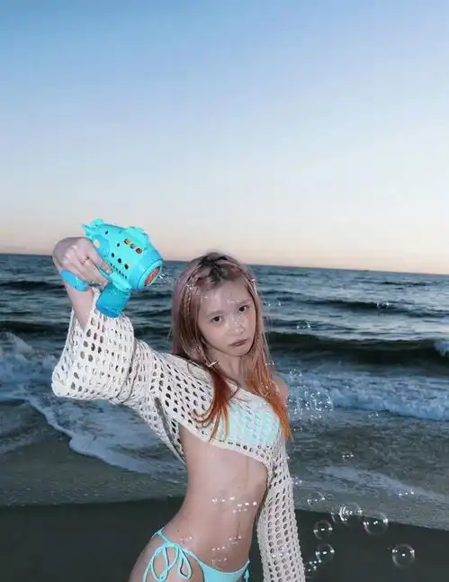 星女郎徐娇晒比基尼照引热议,其回应女生穿泳装正常,大方展示给大家看