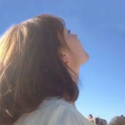 短发背影头像,气质女神美好的一天