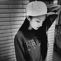 戴帽子女生低头头像好看个性带帽子的女生