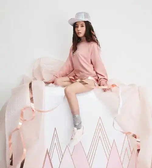 想要在情人节秀出最潮恩爱这双鞋帮你打造专属酷女孩style