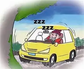 马路上停着一辆车,女司机开车开睡着真相竟然是