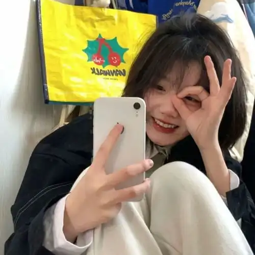 桃花运爆棚的女生头像
