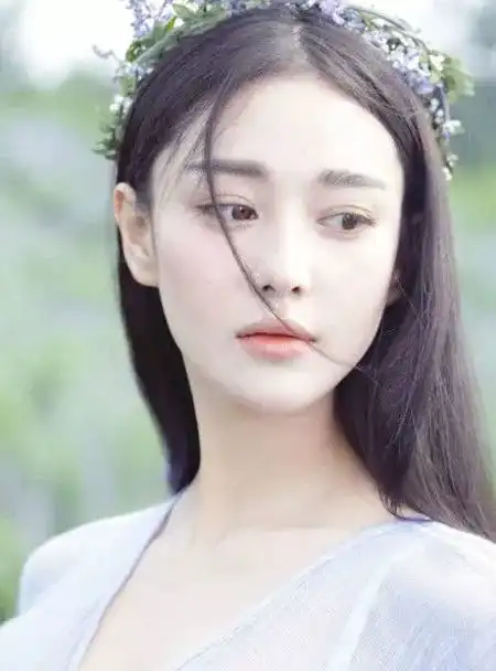 她曾撕逼范冰冰怒甩李晨,自带招黑体质被惨骂,如今幸福满满
