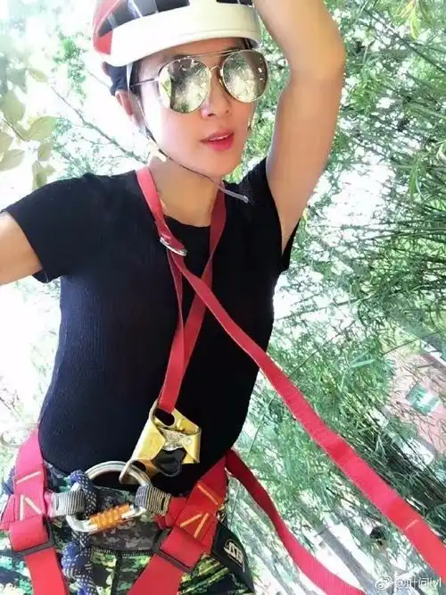 50岁辣妈坚持健身二十年,火辣身材完爆20岁姑娘