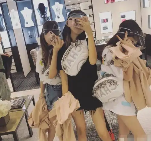 回国后大吃大喝惹的祸李嫣冬至晒自拍近照脸庞圆润十足认不出