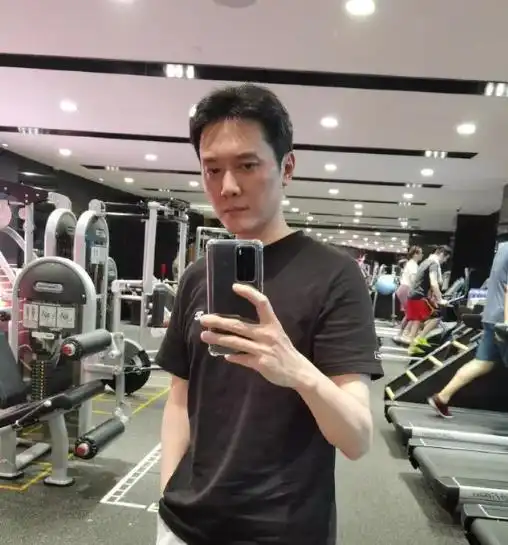 赵丽颖捡到宝,冯绍峰说瘦就瘦,油腻大叔变型男