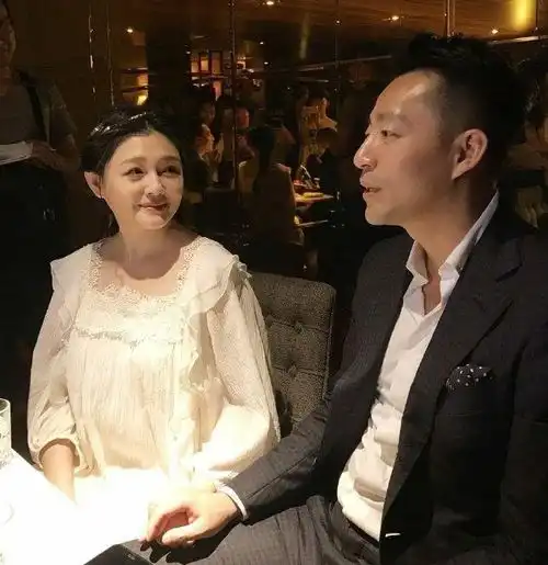 大s离婚后首次接受采访,希望前夫汪小菲另寻女友,俩孩子暂跟自己住