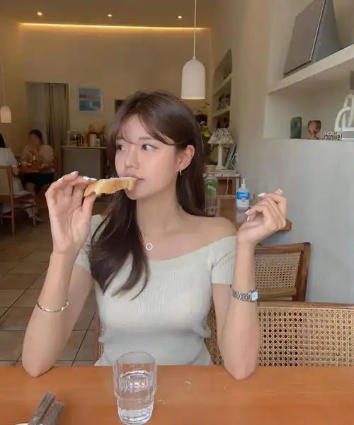 比起烂大街的渣女风,这样穿的女生,才是真时髦,高级显气质