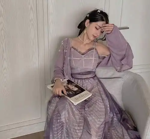 紫色裙子仙气甜美,给人清新精致的感觉,瞬间让人眼前一亮