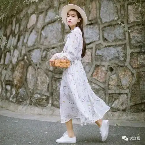 连衣裙小白鞋,舒适文艺范儿,让你的少女feel十足