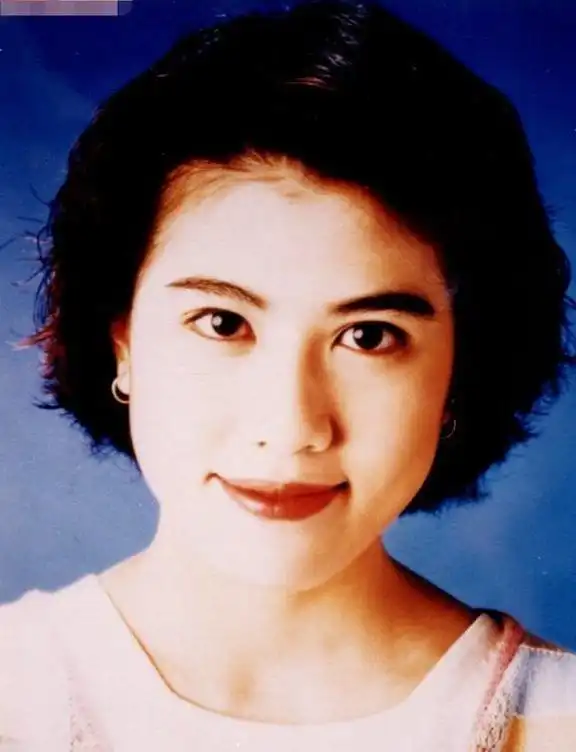 她是香港最干净的女星,身材丰满演技逼真,因拒绝潜规则事业受阻