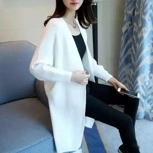 春季流行这种薄毛衣,最适合6070后女人穿,百搭减龄,利落又显瘦,美极了