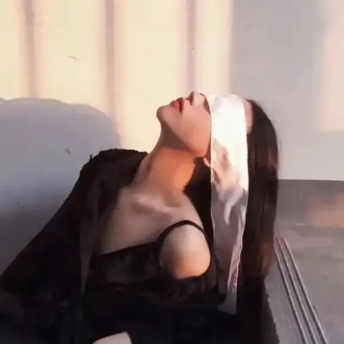 一组有意境的女生头像