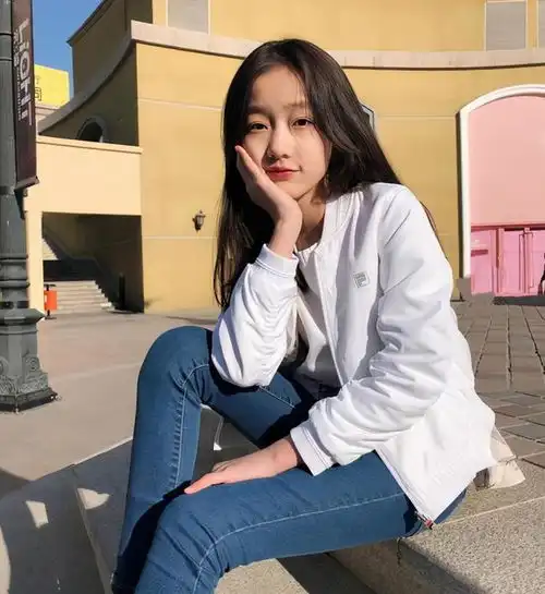 赵薇女儿整容式长大,继承妈妈优点,12岁近照美出新高度