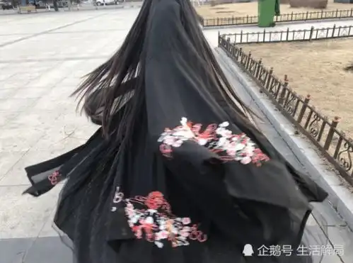 小仙女汉服穿腻了这款霸气十足的暗黑系汉服,你吼得住