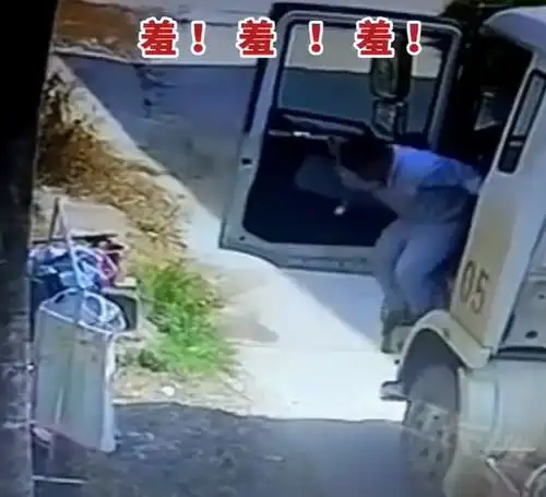 广东一男子佯装抛锚,下车偷取一件女性内衣,网友费劲了心思