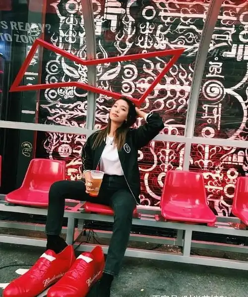 21岁的女生,yg模特李皓京私服,每套造型冷艳痞帅,太好看了身材