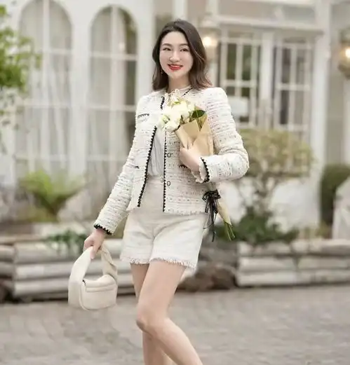 秋天流行穿小香风衣服,优雅气质有女人味,出街时髦又高级