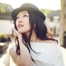45岁至今未嫁的大龄剩女杨钰莹近照曝光,穿衣大胆,性感火辣